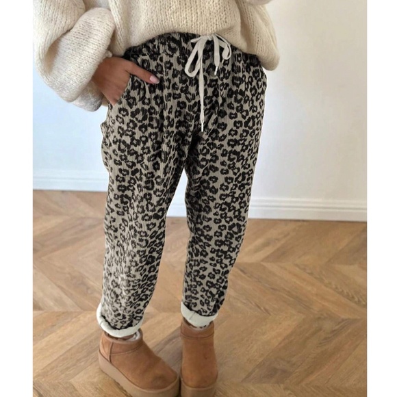 Cozy Leopard Print Stretchy Waist Pockets Jogger Pants - Picture 1 of 3